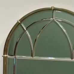 Abgeschrägter Vintage Messing Wandspiegel aus gewölbtem Glas, 1970er