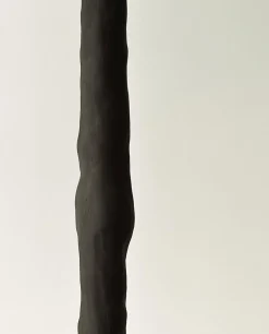 Abstrakte Tischlampe aus Holz von Atelier Monochrome