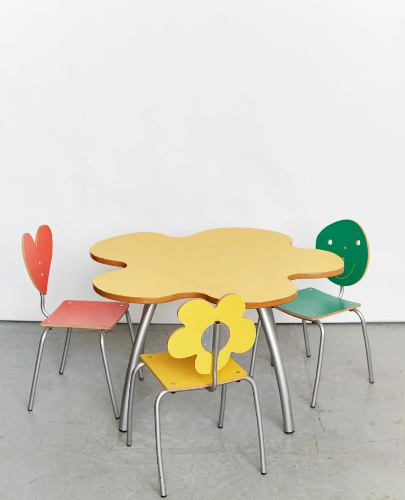 Agatha Infatil Kindertisch von Agatha Ruiz de la Prada für Amat-3, 1990er, 4er Set
