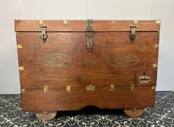 Antike anglo-indische Heirats-Mitgift-Truhe auf Rädern, 1900er