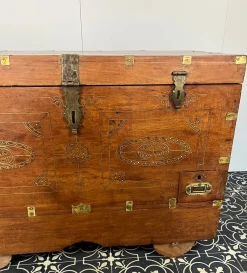 Antike anglo-indische Heirats-Mitgift-Truhe auf Rädern, 1900er