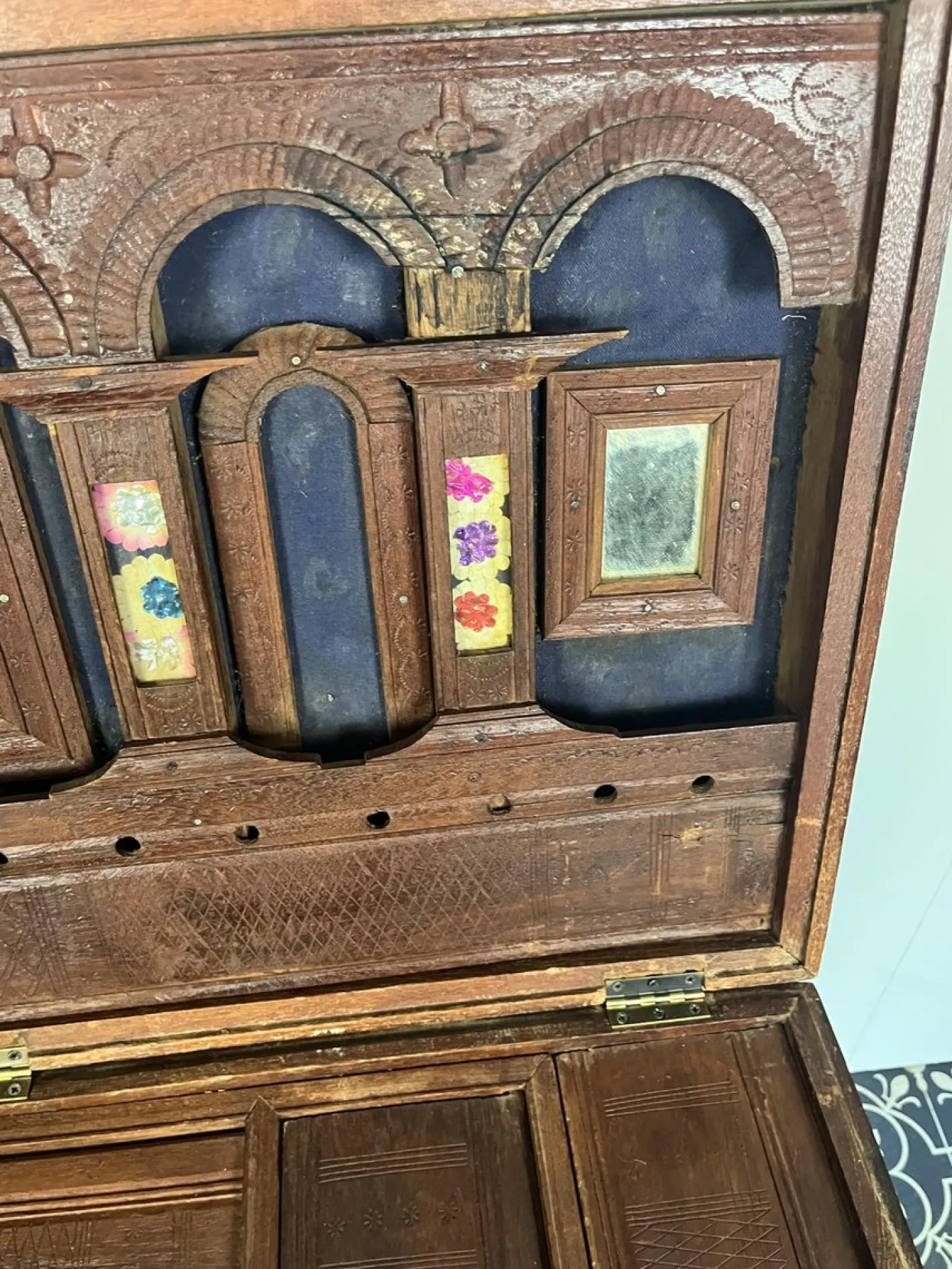 Antike anglo-indische Heirats-Mitgift-Truhe auf Rädern, 1900er