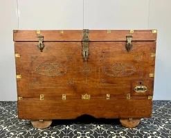Antike anglo-indische Heirats-Mitgift-Truhe auf Rädern, 1900er