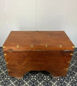 Antike anglo-indische Heirats-Mitgift-Truhe auf Rädern, 1900er