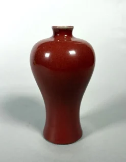 Antike chinesische Meiping Vase aus dunkelrotem Porzellan, 1800er
