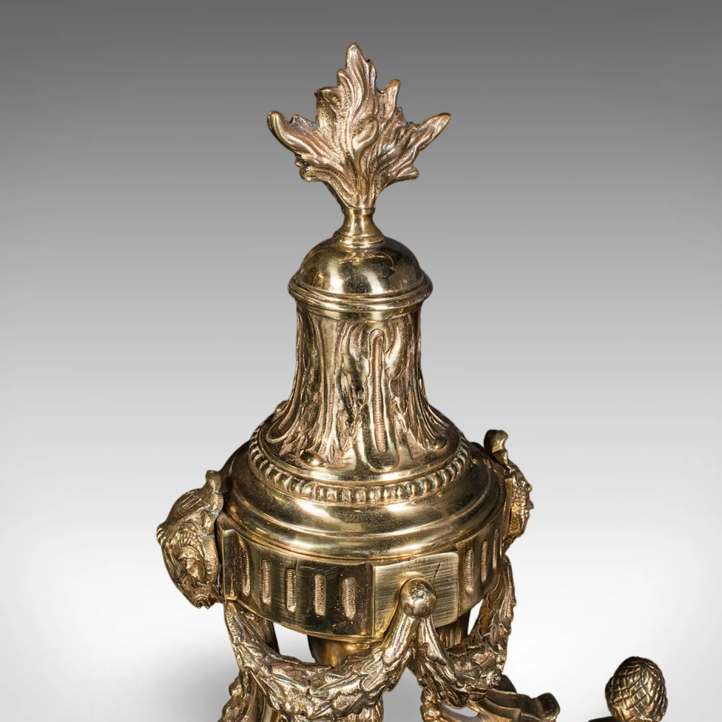 Antike englische viktorianische verstellbare Feuerschutzgitter, 1850, Satz von 3