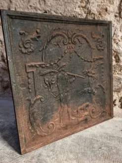 Antike französische Gusseisen-Kaminwand, 18. Jahrhundert