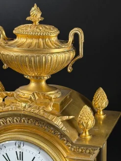 Antike französische Ormolu Tischuhr im Louis XVI Stil mit Ed. Minart Uhrwerk von F. Barbedienne, 1850er