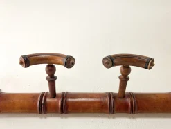 Antike französische Wandgarderobe aus Bambusimitat, 1920er