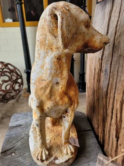 Antike gusseiserne Statue Hund