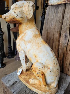 Antike gusseiserne Statue Hund
