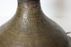 Antike islamische Syrien Stehlampe aus Messing mit handbemaltem Kamelleder Lampenschirm, 1930er
