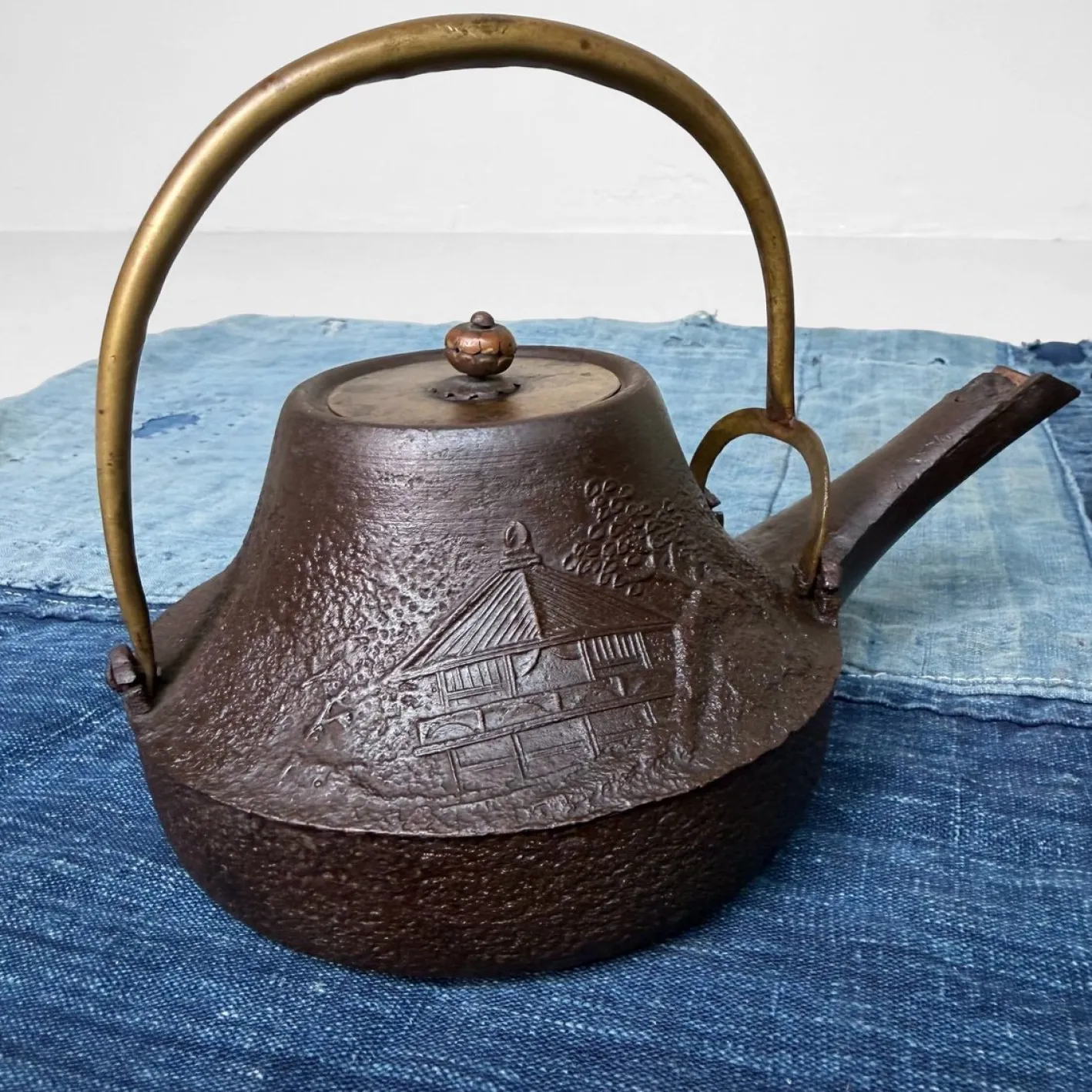 Antike japanische traditionelle Tetsubin Teekanne, 1860er