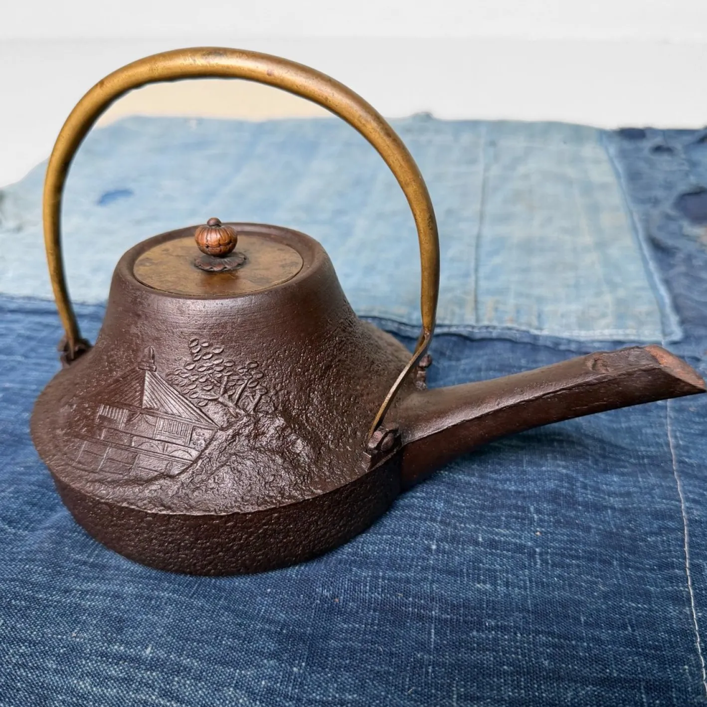 Antike japanische traditionelle Tetsubin Teekanne, 1860er