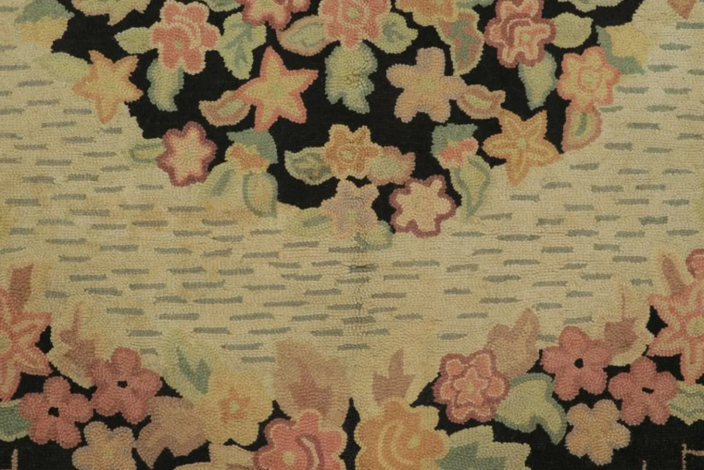 Antiker amerikanischer Wollteppich mit Haken von Rug & Kelim, 1920er