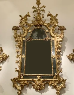 Antiker Barock Spiegel aus vergoldetem Holz & geschnitztem Kamin, 1725