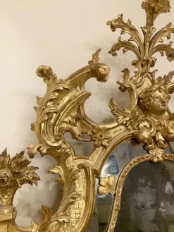Antiker Barock Spiegel aus vergoldetem Holz & geschnitztem Kamin, 1725
