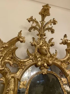 Antiker Barock Spiegel aus vergoldetem Holz & geschnitztem Kamin, 1725