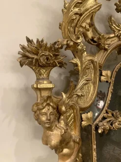 Antiker Barock Spiegel aus vergoldetem Holz & geschnitztem Kamin, 1725
