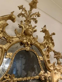 Antiker Barock Spiegel aus vergoldetem Holz & geschnitztem Kamin, 1725