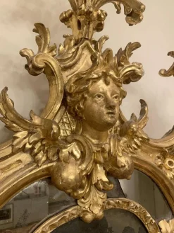 Antiker Barock Spiegel aus vergoldetem Holz & geschnitztem Kamin, 1725