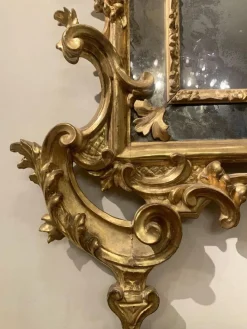 Antiker Barock Spiegel aus vergoldetem Holz & geschnitztem Kamin, 1725