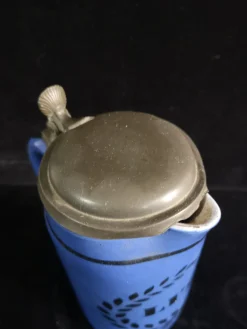 Antiker Bierkrug aus Fayence & Keramik mit Zinndeckel, Brüssel, Belgien, 1820er
