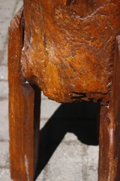 Antiker Brutalistischer Dreibein-Hackblock aus Holz, 1890er