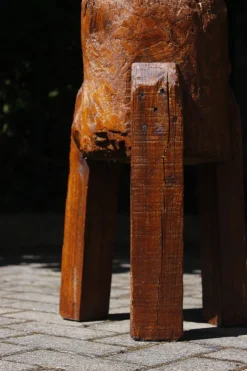Antiker Brutalistischer Dreibein-Hackblock aus Holz, 1890er