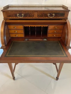 Antiker freistehender edwardianischer Schreibtisch aus Mahagoni mit Intarsien von Maple & Co. London, 1900er
