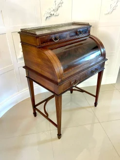 Antiker freistehender edwardianischer Schreibtisch aus Mahagoni mit Intarsien von Maple & Co. London, 1900er