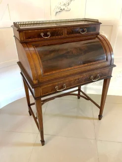 Antiker freistehender edwardianischer Schreibtisch aus Mahagoni mit Intarsien von Maple & Co. London, 1900er