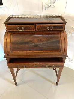 Antiker freistehender edwardianischer Schreibtisch aus Mahagoni mit Intarsien von Maple & Co. London, 1900er