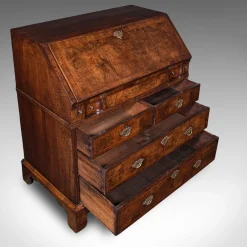 Antiker georgianischer Sekretär aus Nussholz, 1750er