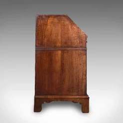 Antiker georgianischer Sekretär aus Nussholz, 1750er