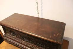 Antiker Schmuckkasten aus geschnitztem Nussholz, 1820er