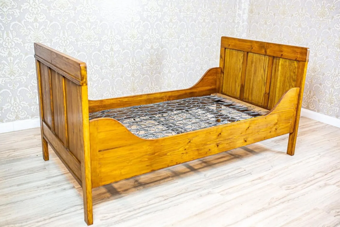 Antikes Bett aus Kiefernholz, 1910
