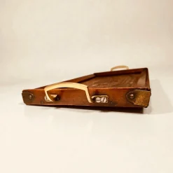 Antikes edwardianisches Serviertablett aus handgeschnitztem Holz mit Messinggriffen, England, 1890er