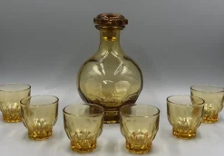 Antikes französisches Likör Set aus bernsteinfarbenem Pressglas, 7