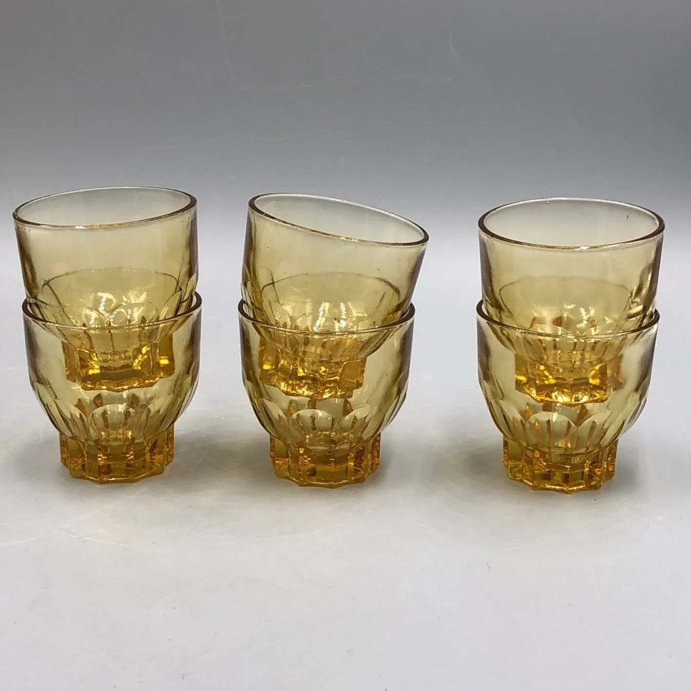 Antikes französisches Likör Set aus bernsteinfarbenem Pressglas, 7