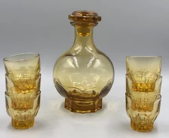 Antikes französisches Likör Set aus bernsteinfarbenem Pressglas, 7