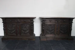 Antikes geschnitztes Sideboard im Renaissance-Stil