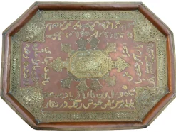 Antikes islamisches Tablett mit Kupfer Intarsie und Messing, 1948