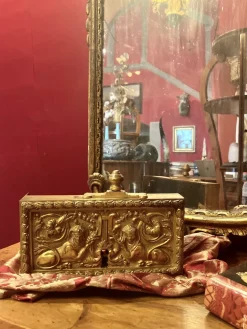 Antikes Türschloss aus Vergoldeter & Gemeißelter Bronze, 18. Jh., Frankreich