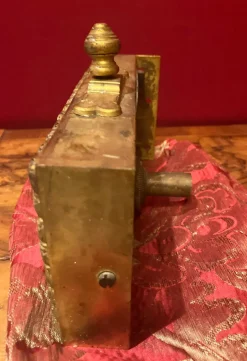 Antikes Türschloss aus Vergoldeter & Gemeißelter Bronze, 18. Jh., Frankreich
