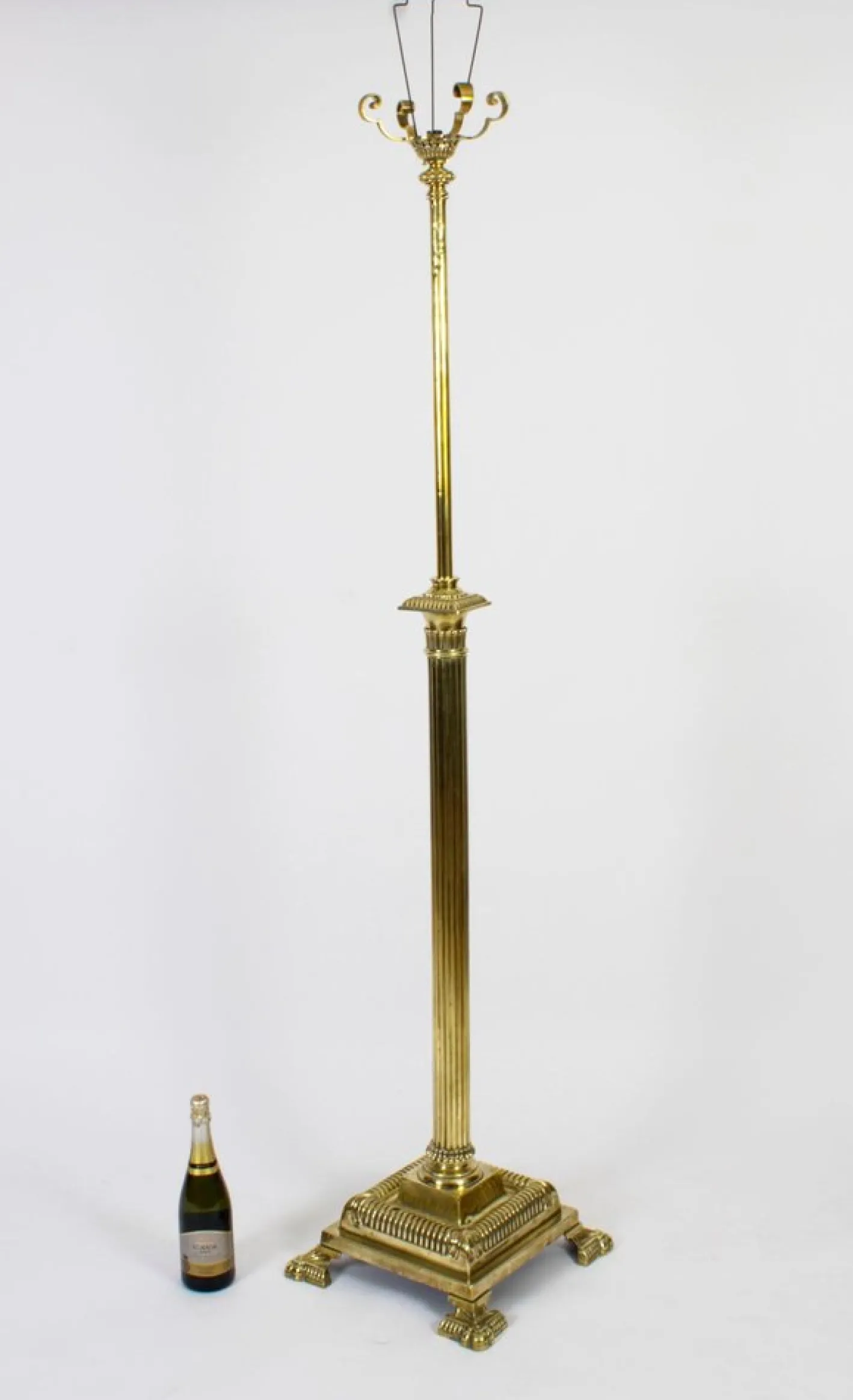 Antike viktorianische korinthische Säulen-Teleskop-Stehlampe aus Messing, 1890er