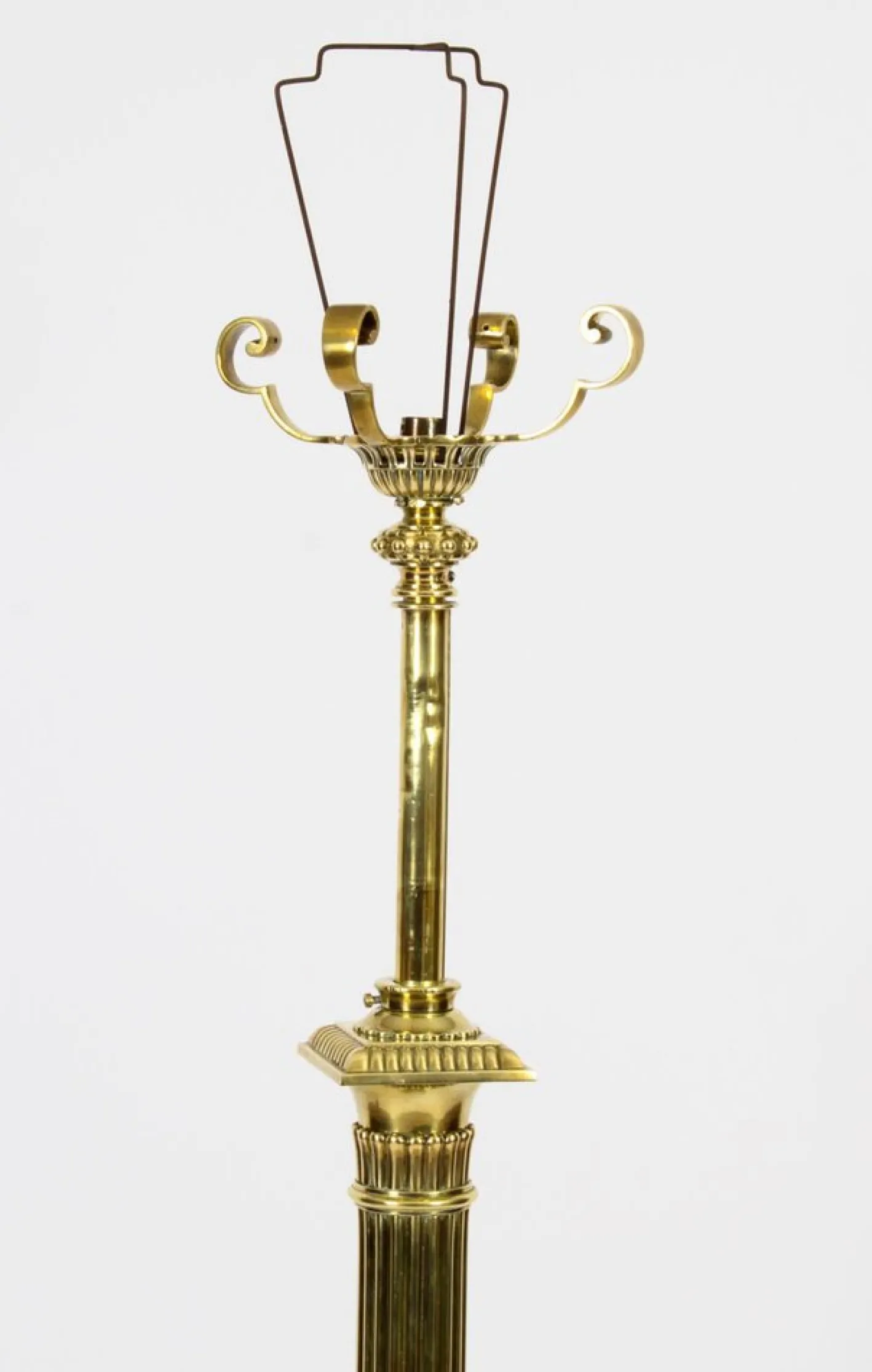 Antike viktorianische korinthische Säulen-Teleskop-Stehlampe aus Messing, 1890er