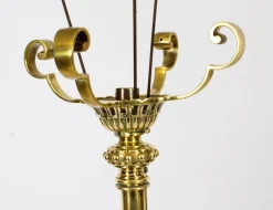Antike viktorianische korinthische Säulen-Teleskop-Stehlampe aus Messing, 1890er