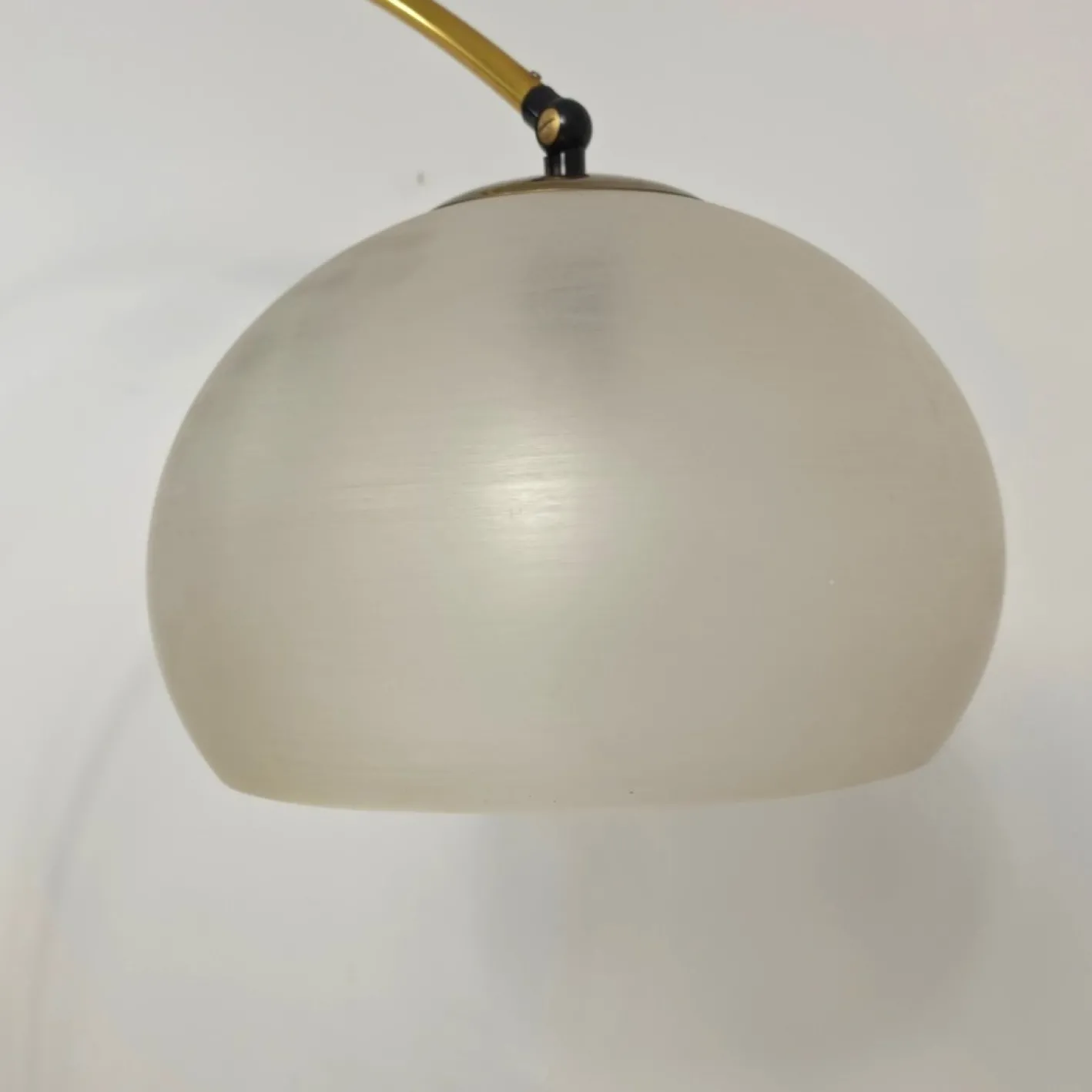 Arc Stehlampe aus Messing & Travertin von Goffredo Reggiani, 1970er