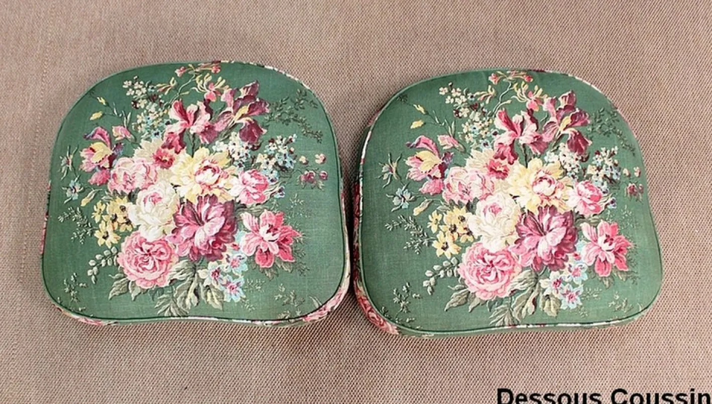 Armlehnstühle und Chippendale Tisch aus massiver Buche, 1950er, 3er Set
